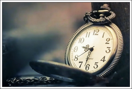 出句：光阴荏苒送残腊